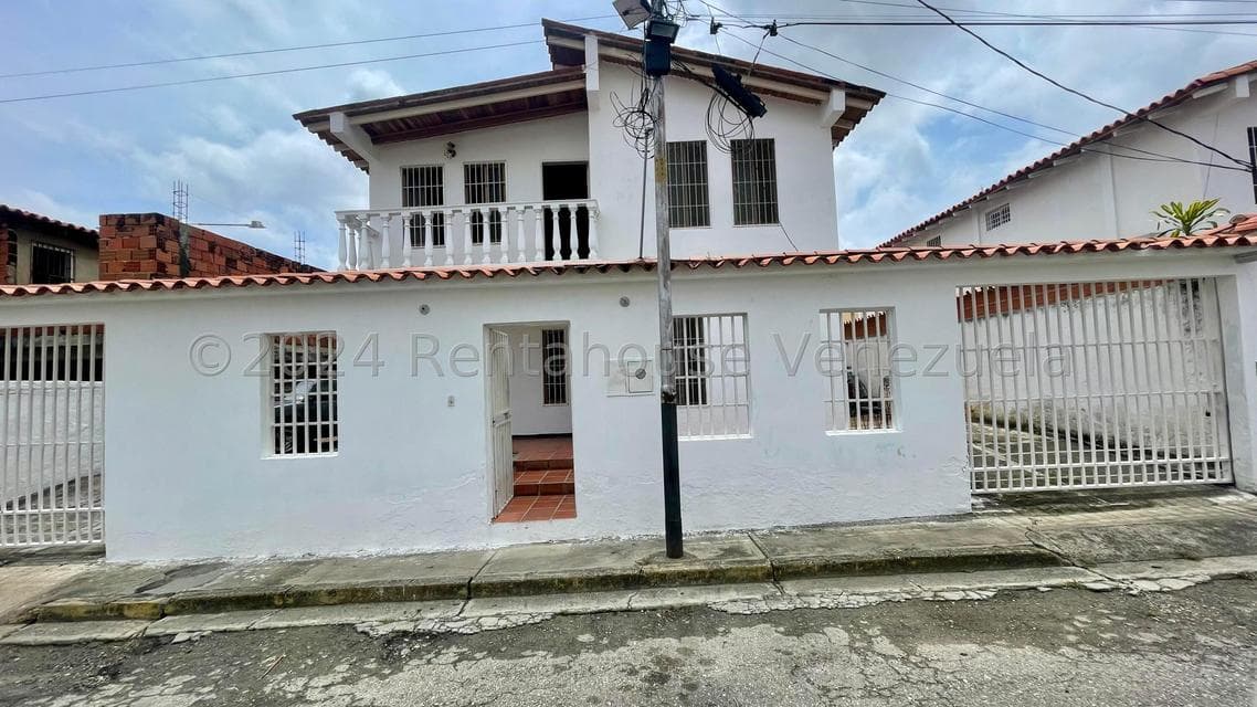 Single-Story Home for Sale in La Piedad Norte, Lara