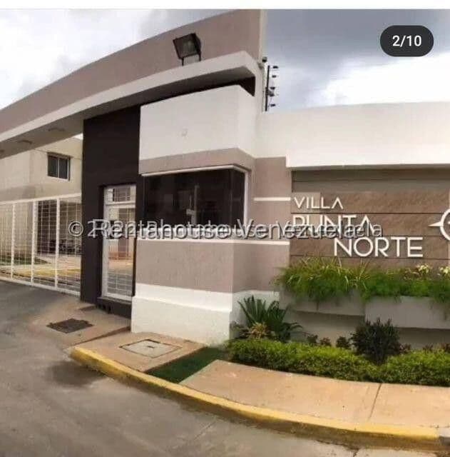 Townhouse (Duplex) for Sale in Lago Mar Beach, Zulia