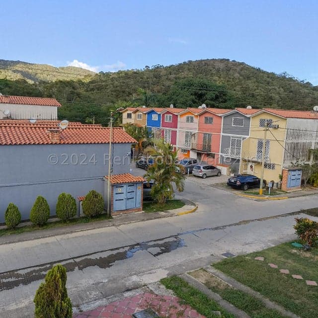 Multi-Level House for Sale in Valles de Chara, Miranda