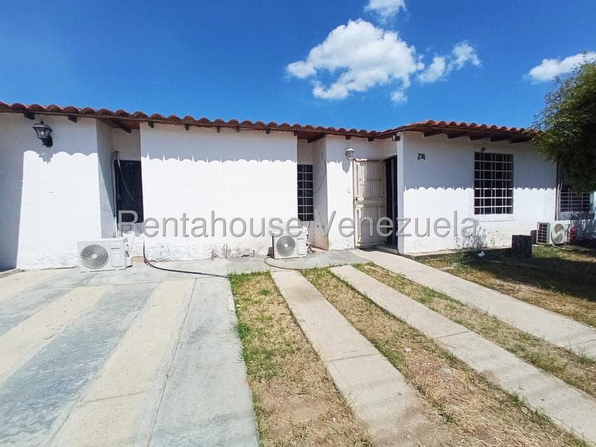 Single-Story Home for Sale in El Prado, Carabobo