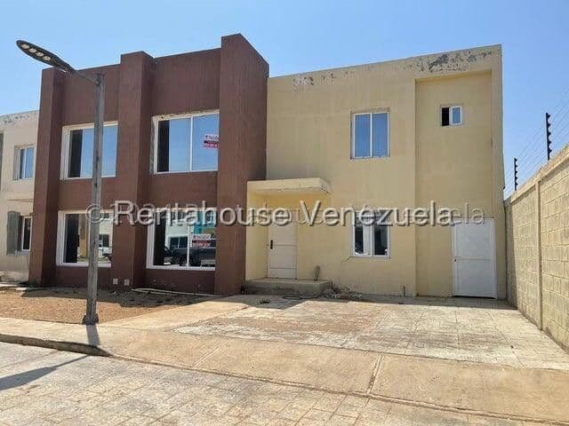 Townhouse for Sale in Puerta Maraven, Falcón