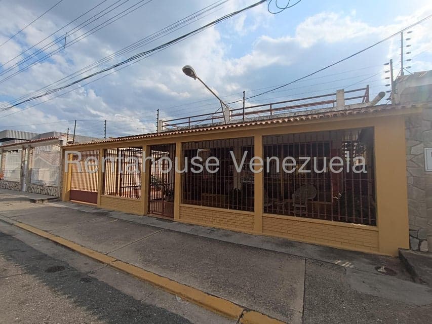 Single-Story Home for Sale in Downtown, Aragua