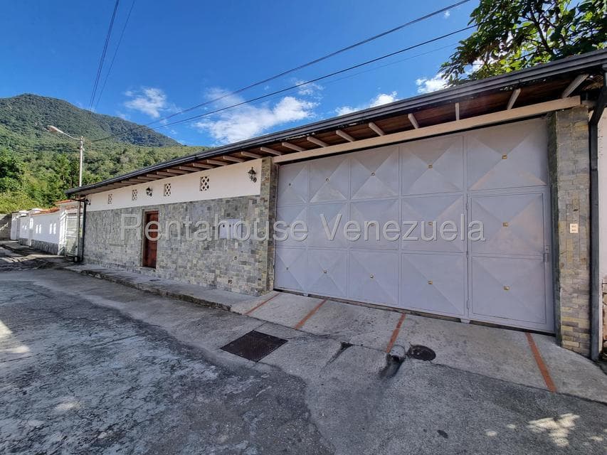 Multi-Level House for Sale in La Pedregosa, Merida