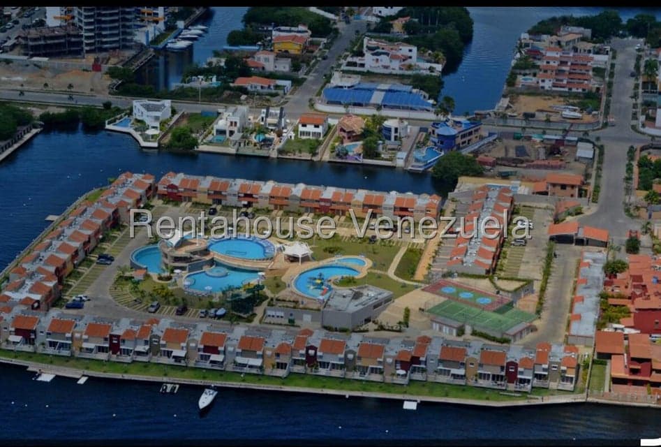 Townhouse for Sale in Puerto Encantado, Miranda