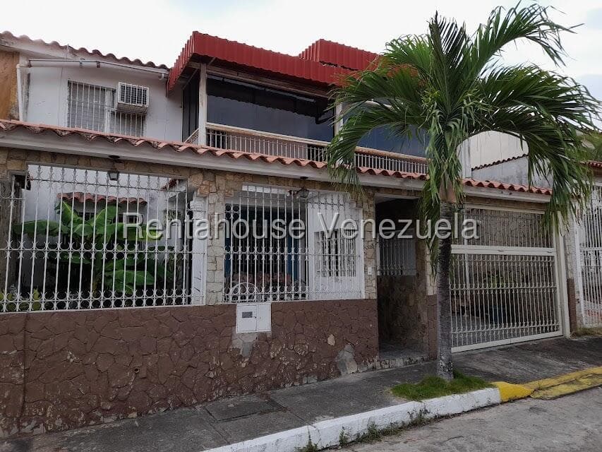Duplex House for Sale in Colinas de Betania, Miranda