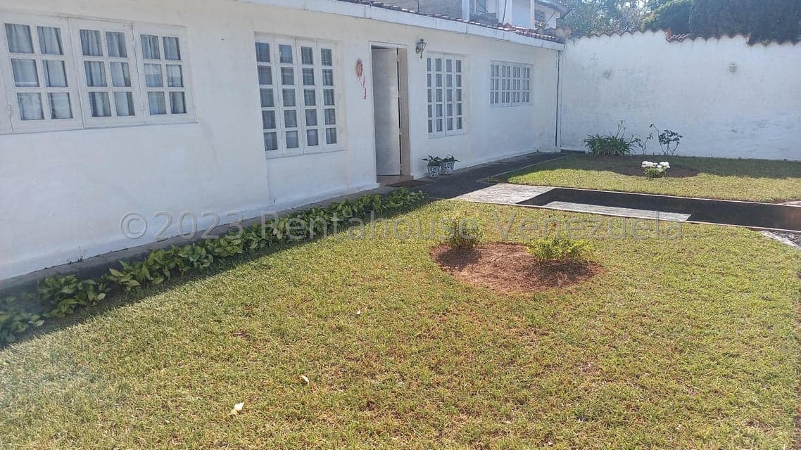 Single-Story Mountain Home for Sale in Mampote, Miranda