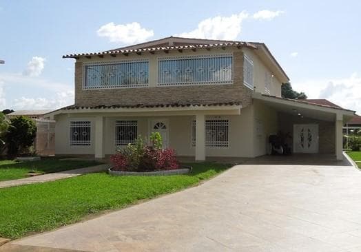 Two-Story Duplex Home for Sale in Pueblo Nuevo Sur, Anzoategui