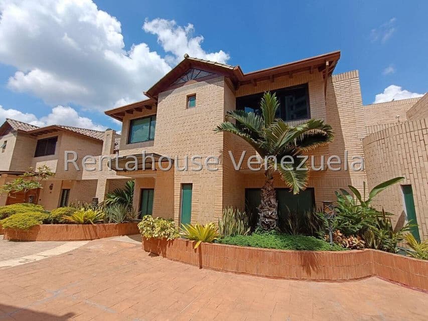 Multi-Level Townhouse for Sale in Altos de Guataparo, Carabobo