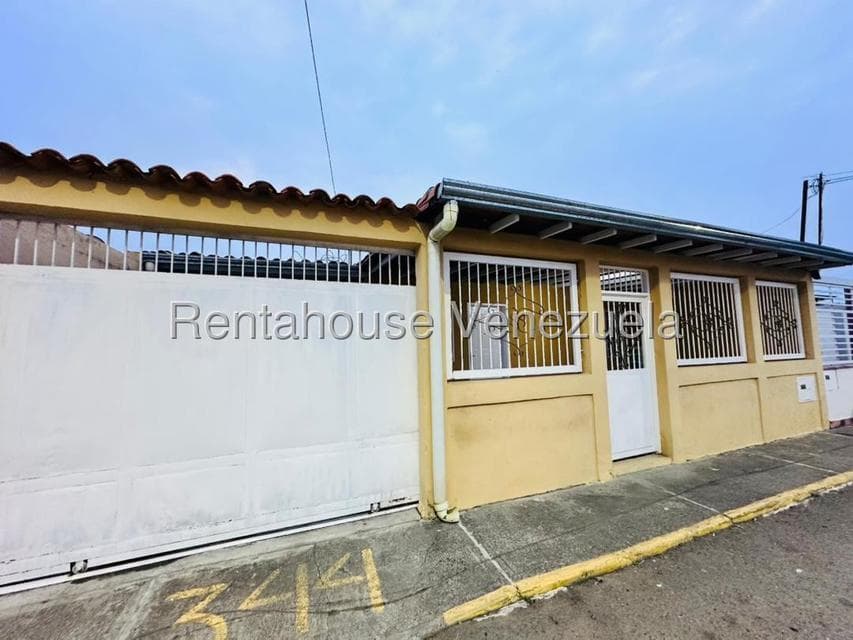Single-Story Home for Sale in Santa Rita, Portuguesa