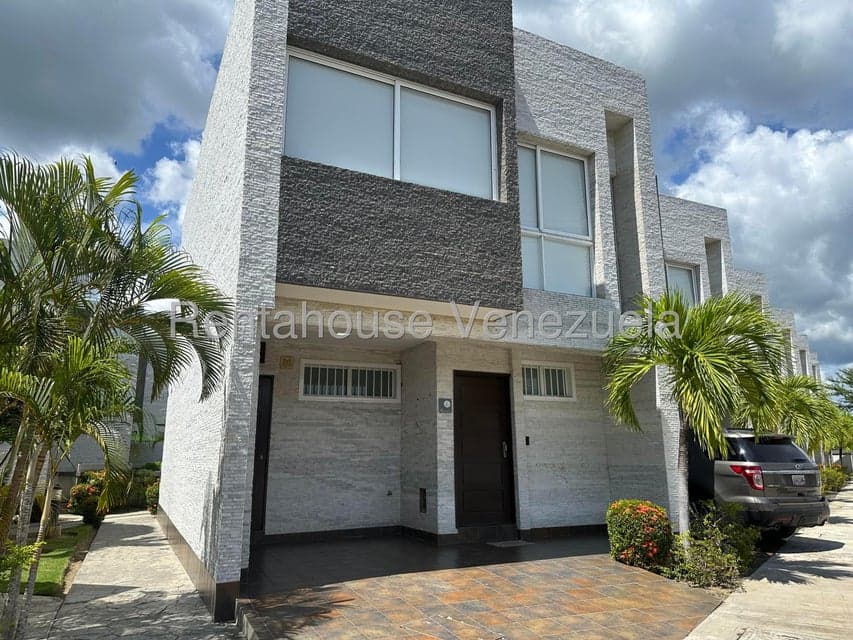 One-Level Townhouse for Sale in Puerto Encantado, Miranda