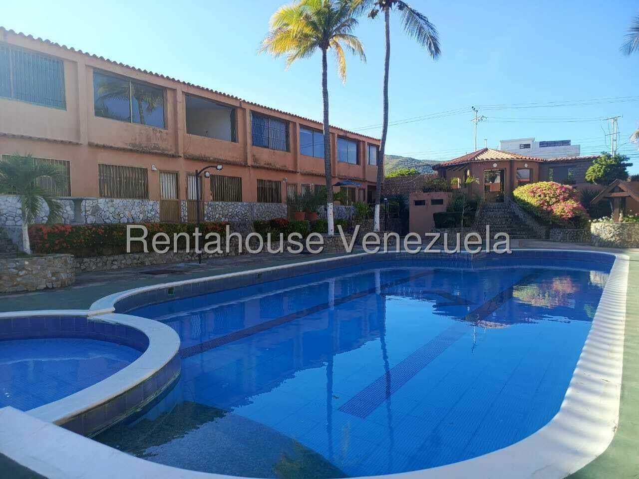 Townhouse (Duplex) for Sale in Guacuco, Nueva Esparta