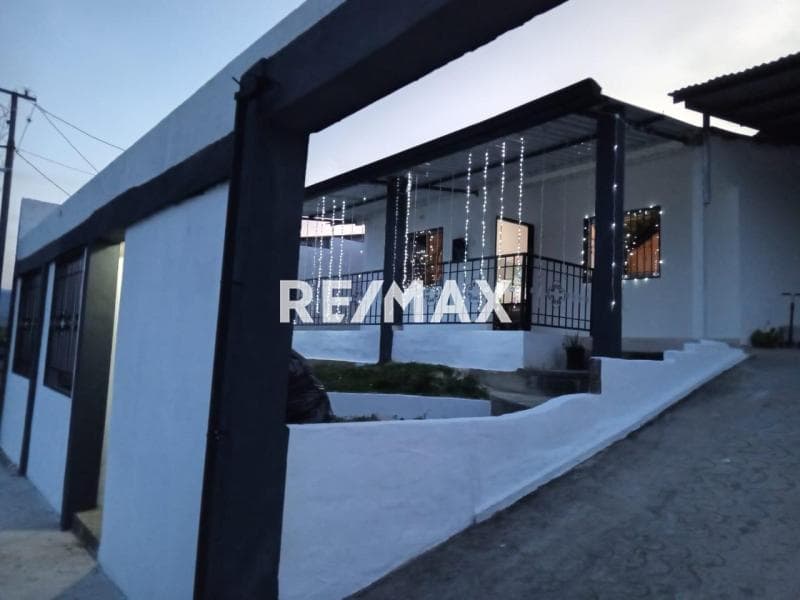 Versatile Home with Tourist Potential in Vega de Aza