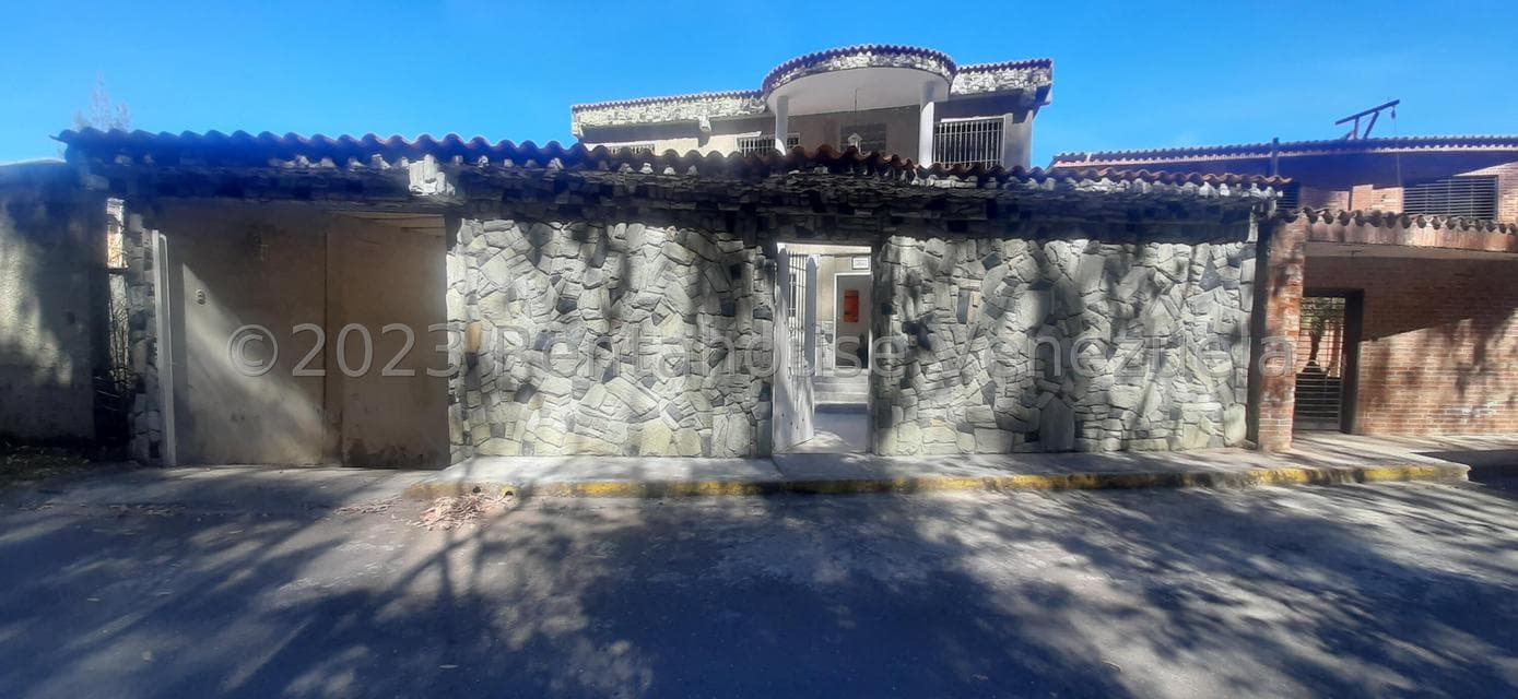 Multi-Level House for Sale in Colinas de Carrizal, Miranda