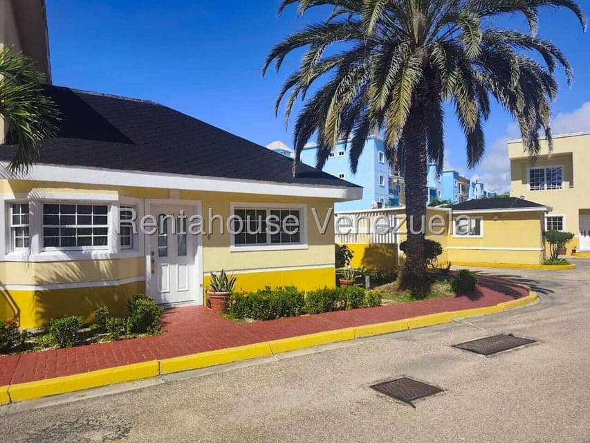 Townhouse (1 Nivel) en Venta en Costa Azul, Nueva Esparta