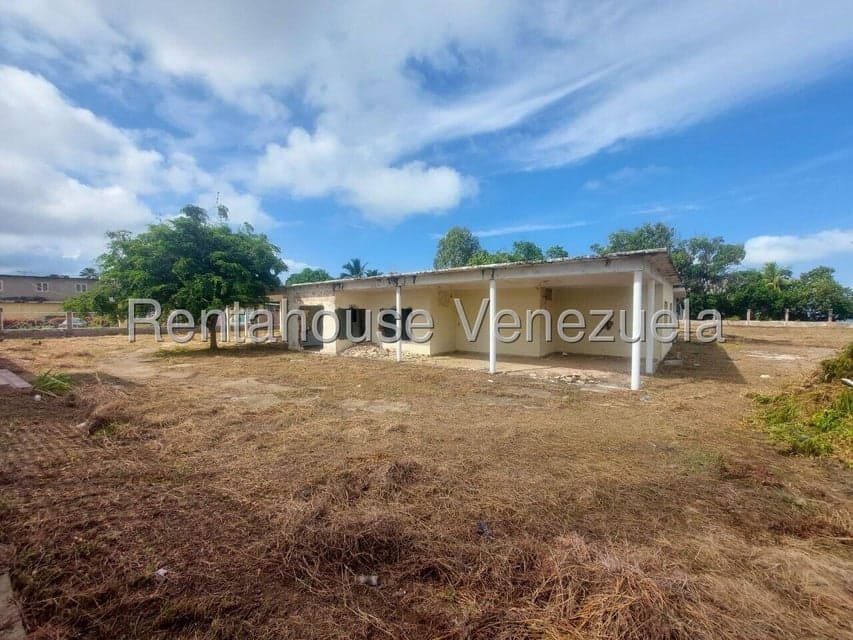 Single-Story Home for Sale on Avenida Intercomunal, Zulia