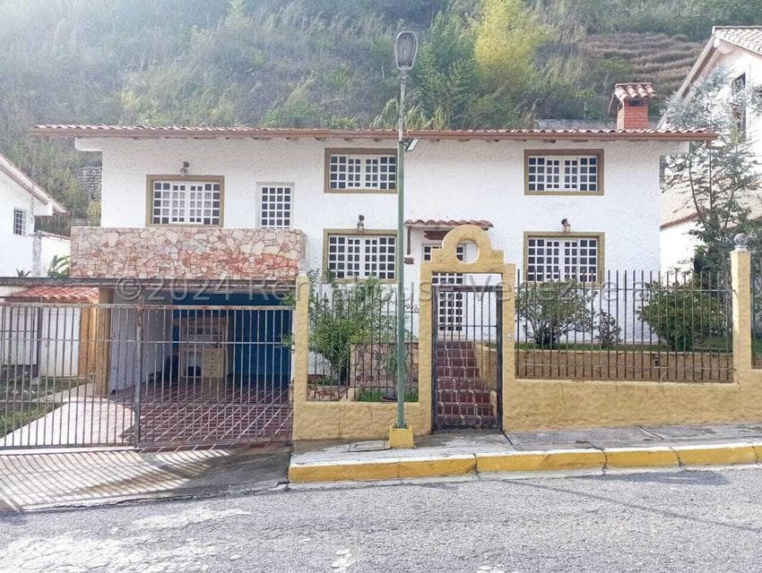 Single-Story Home for Sale on Avenida Los Proceres, Merida