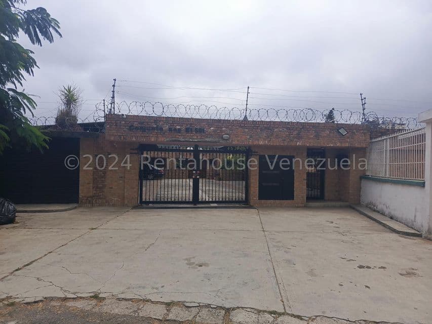 Multi-Level Townhouse for Sale in La Macarena Norte, Miranda