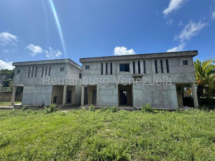 Townhouse (Duplex) en Venta en Carenero, Miranda