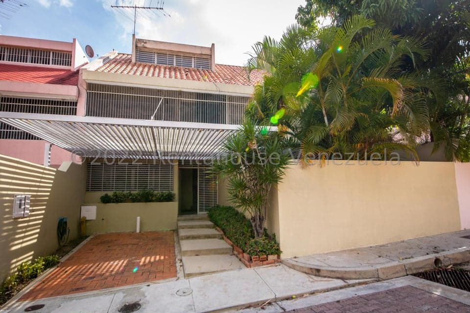 Multi-Level Townhouse for Sale in La Alameda, Distrito Metropolitano