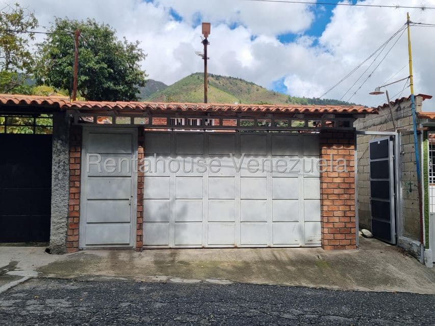 Multi-Level Home for Sale in El Llano Parish, Merida