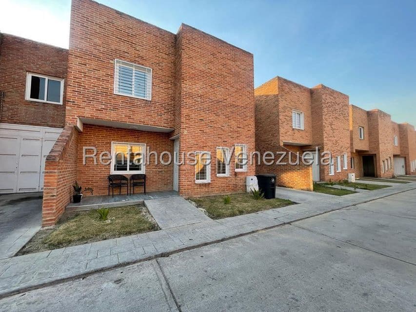 Townhouse (Duplex) for Sale in Monteserino, Carabobo