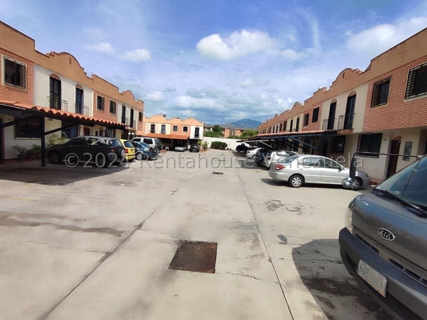 Duplex Townhouse for Sale in Tazajal, Carabobo