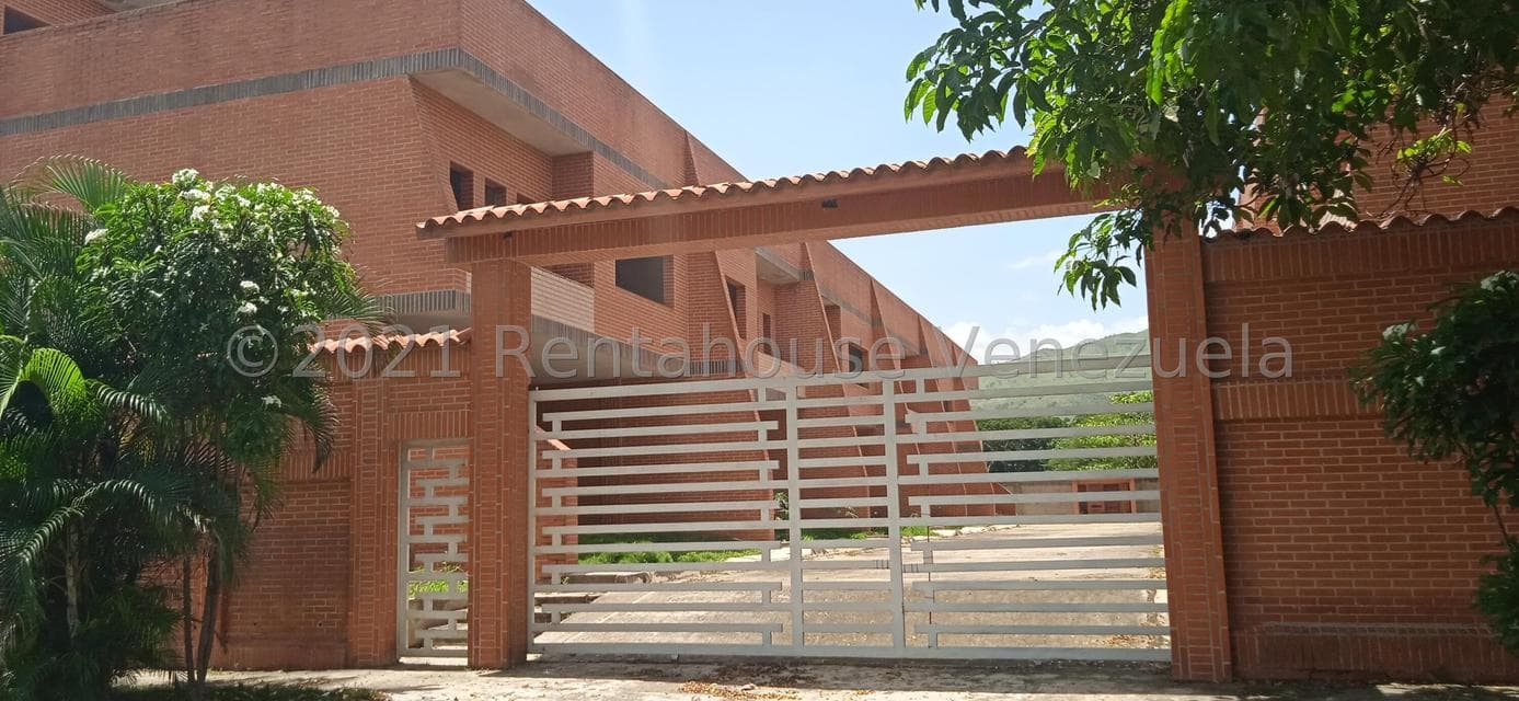 Townhouse (Multiples Niveles) en Venta en Guaracarima, Aragua