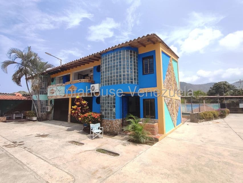 Duplex Townhouse for Sale in El Playon, Aragua