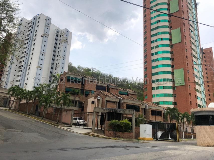 Multi-Level Townhouse for Sale in Las Chimeneas, Carabobo