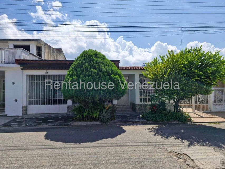 Single-Story Home for Sale in Santa Rita, Aragua