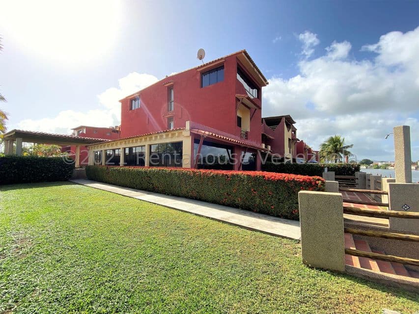 Multi-Level Townhouse for Sale in Puerto Encantado, Miranda