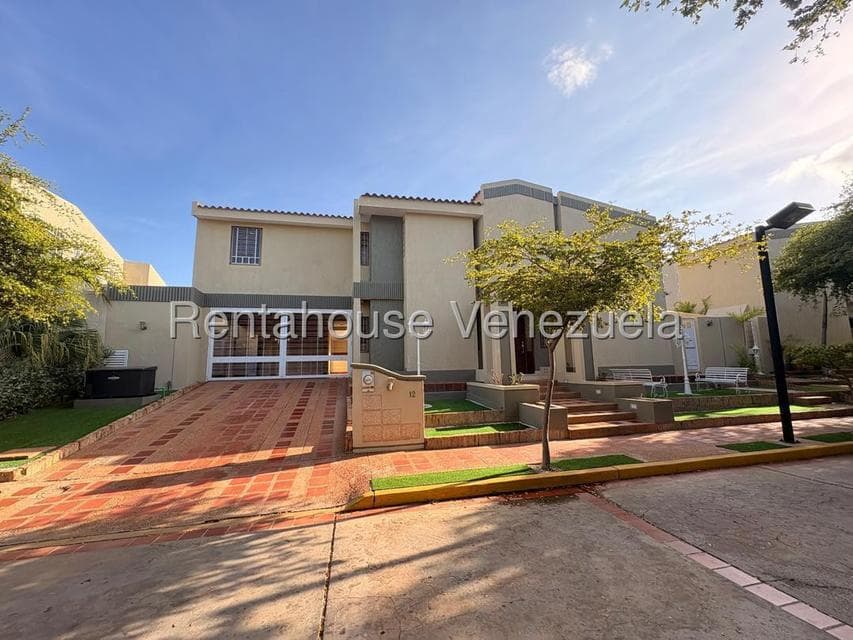 Townhouse (Multiples Niveles) en Venta en Doral Norte, Zulia