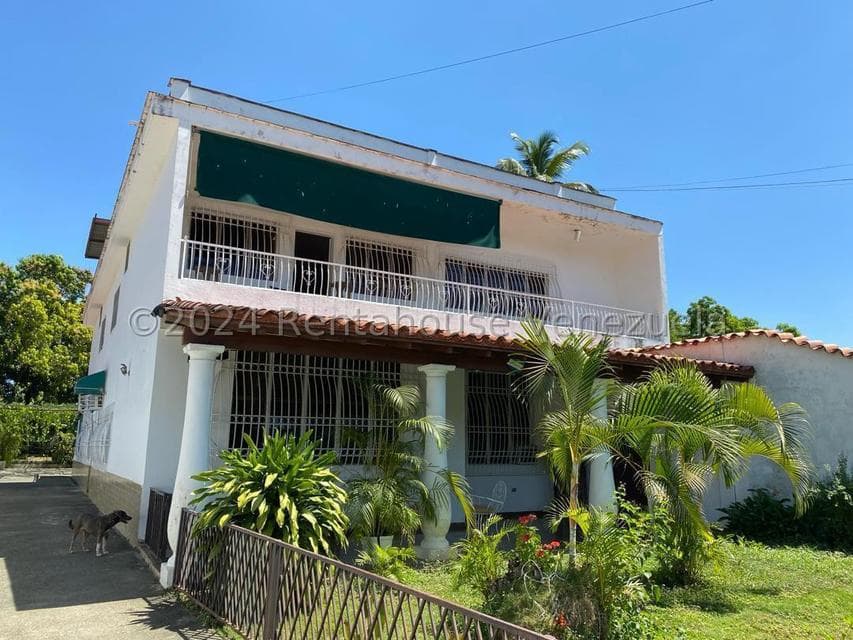 Duplex Home for Sale in Los Laureles, Guarico