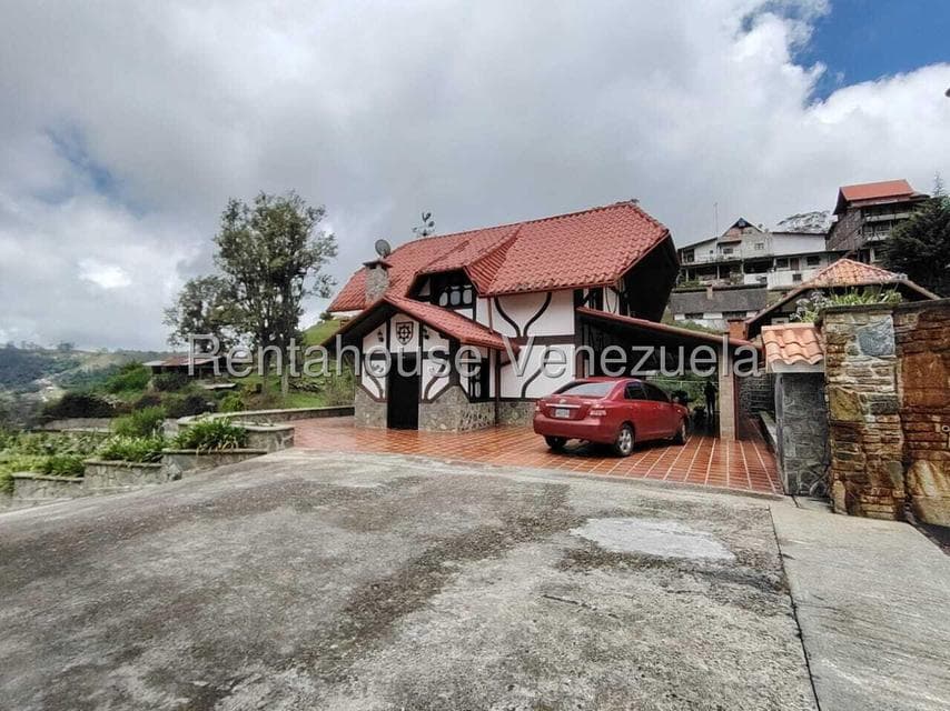 Colonial-Style House for Sale in La Colonia Tovar, Aragua