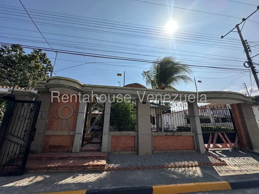 Single-Story Home for Sale in Corinsa, Aragua
