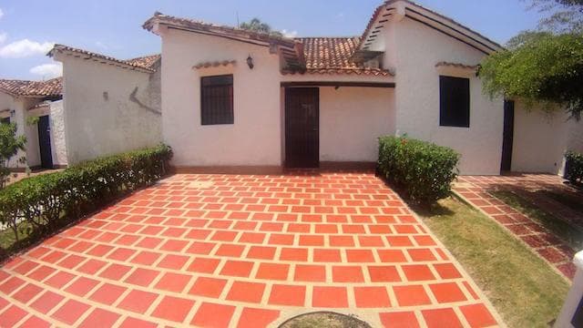 Townhouse (Duplex) en Venta en Via Curiepe, Miranda